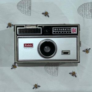 Vintage Kodak Instamatic 104 Camera - Color Outfit
